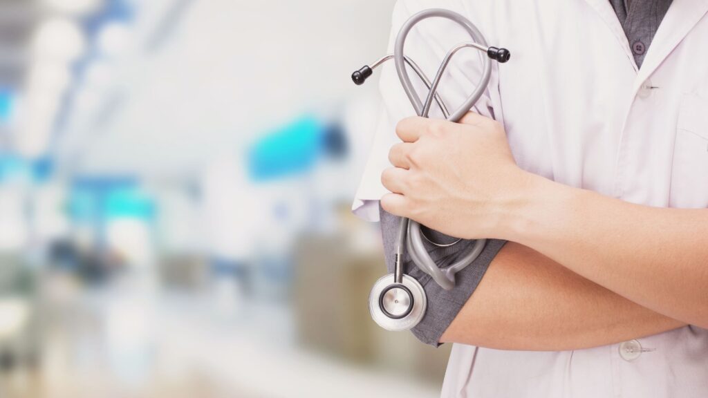 quanto um médico deve cobrar por consulta